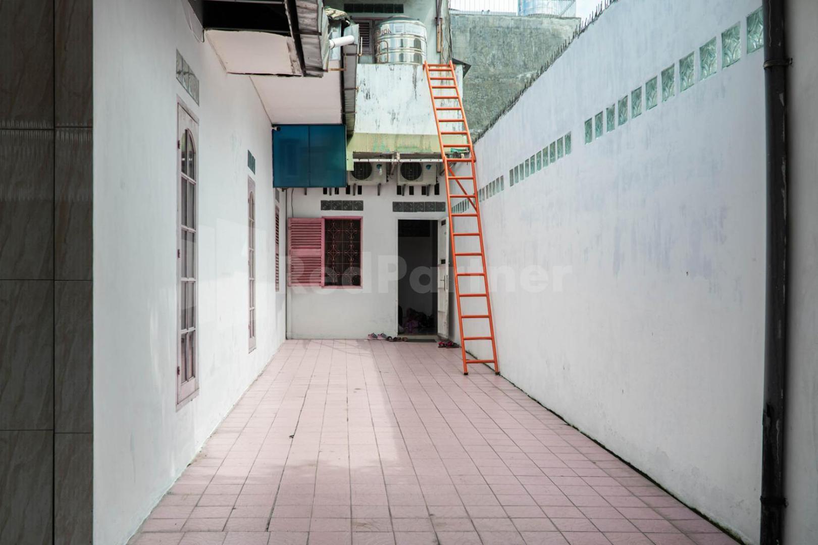Asri Residence Near Jalan Iskandar Muda Medan Mitra Reddoorz Luaran gambar